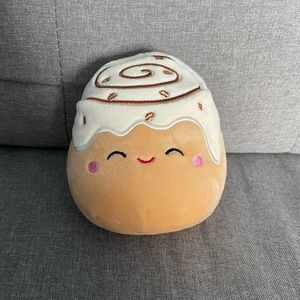 Cinnamon Bun Squishmallow
